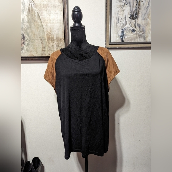 LAUREN RALPH LAUREN FAUX LEATHER SLEEVE BLACK TOP - Picture 2 of 6